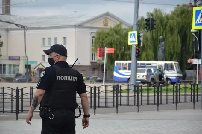 Захоплення заручників у центрі Луцька: що відбувається на місці (ФОТО)