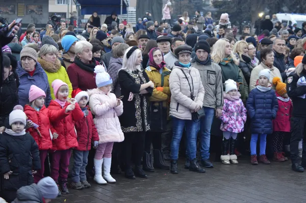 З піснями та феєрверками: у Луцьку засвітили головну ялинку