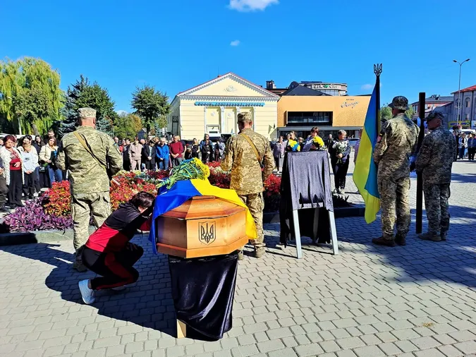 На Волині провели в останню дорогу молодшого сержанта Дмитра Бондарука (фото)