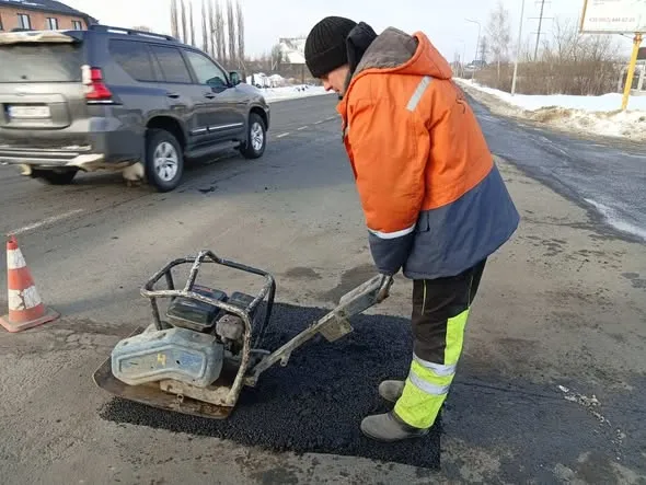 Що коїться на дорогах Волині після зими (фото)