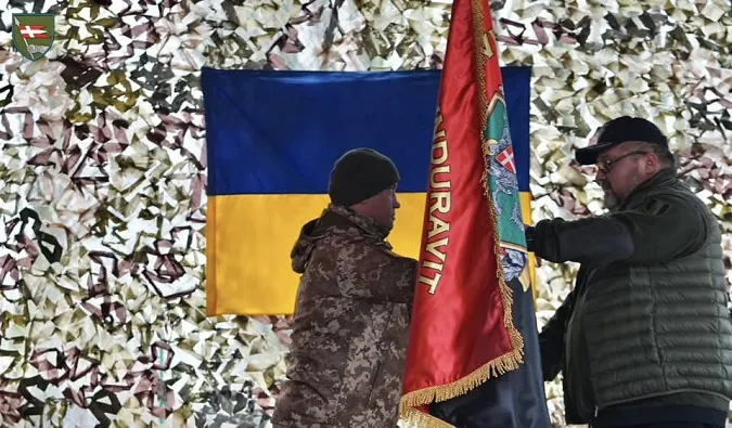 Супроводжуватиме у переможній боротьбі: артилеристи Князівської бригади отримали мотиваційний прапор (фото)