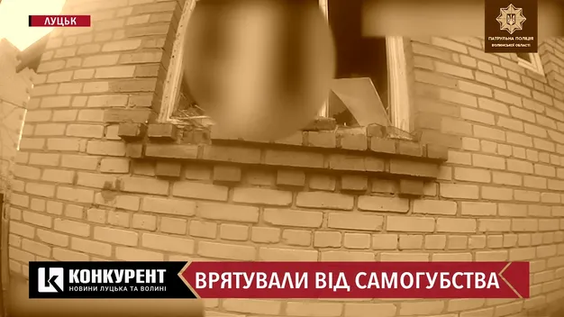 У Луцьку чоловік намагався перерізати собі горло віконним склом (відео)