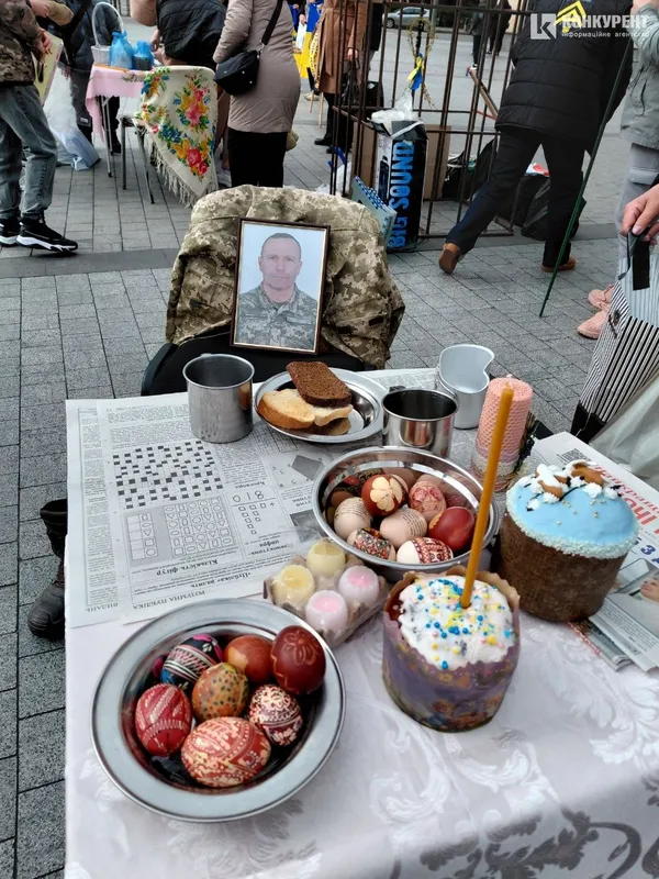 У Луцьку накрили великодній стіл для полонених та безвісти зниклих (фото)