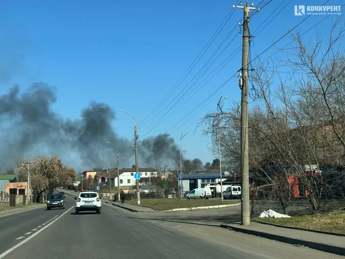 У Луцьку – пожежа, над містом – величезні хмари диму (фото)