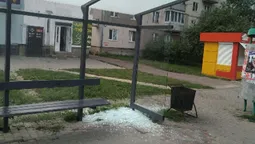 У Володимирі вандали розбили скляну зупинку (фото)