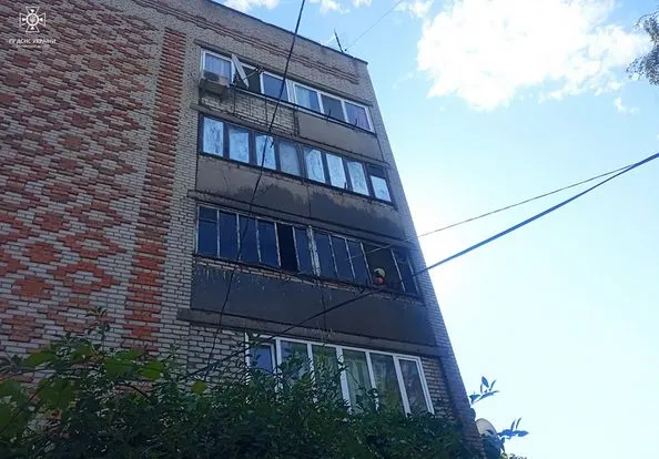 Людей евакуювали: у Камені-Каширському спалахнула пожежа в 5-поверхівці (фото)