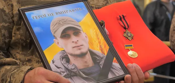 Остання колискова для брата: у Луцьку попрощалися з двома бійцями полку «РЕЙД» (відео)