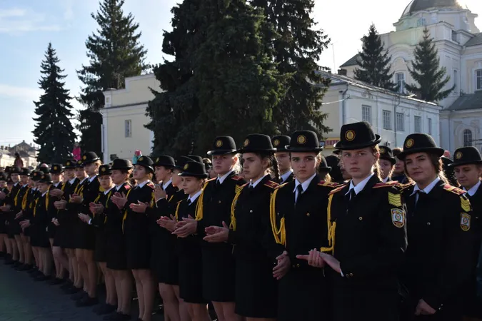 Зі зброєю і прийомами рукопашки: як приймали в Луцьку в ліцеїсти (ФОТО)