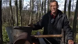 На Сумщині чоловік зі старого пластику виготовляє бензин (фото, відео)