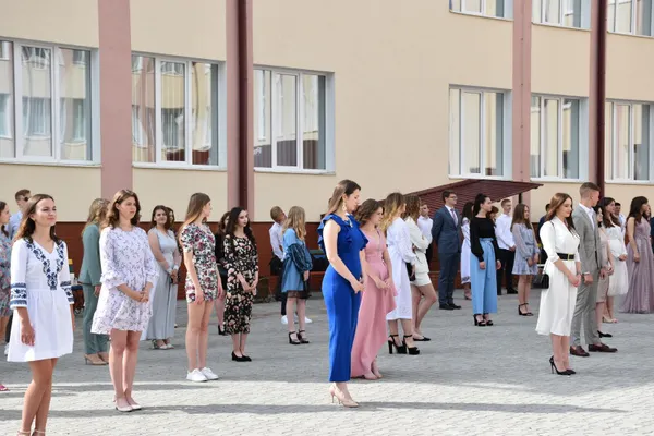 Випускникам луцьких шкіл вручили золоті та срібні медалі (фото)