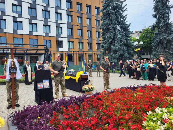 У Ковелі віддали останню шану 49-річному воїну Віталію Мартинюку (фото)