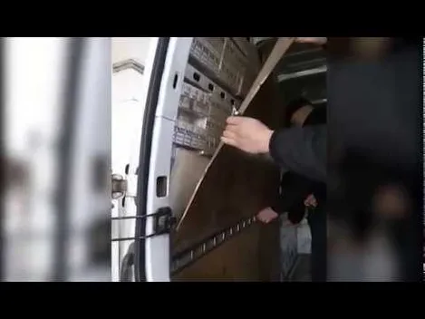 На «Ягодині» у бусі знайшли майже 2000 пачок сигарет (фото, відео)