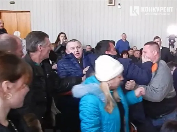 «Пошарпались і поштурхались» на сесії Ковельської міськради
