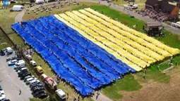 Офіційно в Книзі рекордів: найбільший прапор України розгорнули на Волині (відео)