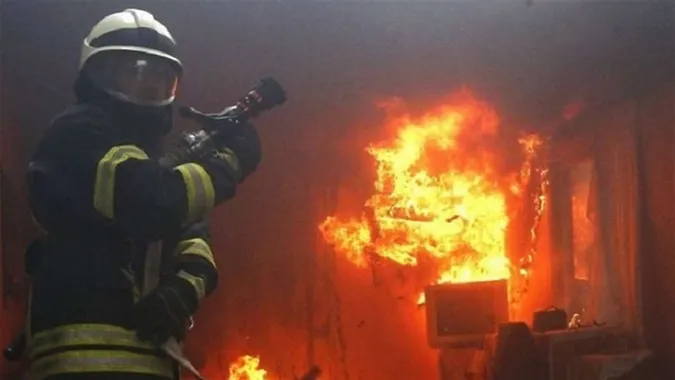 На Волині горіли п'ятиповерхівка та сільський будинок