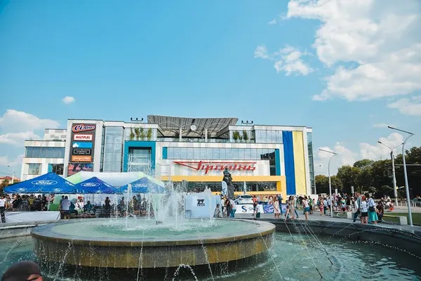 Grand Central запрошує орендарів на фудкорт* 