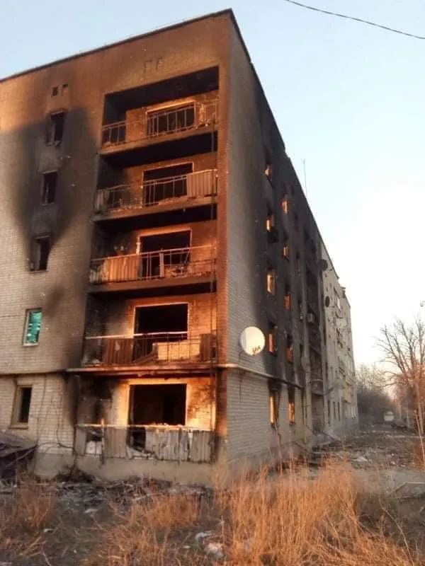 Вітали зі святом цілу ніч: війська рф обстріляли Луганщину (фото)