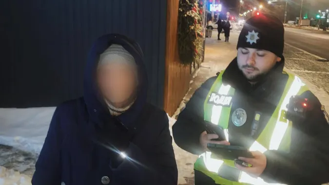 Не пам’ятала адреси: у Луцьку патрульні повернули літню жінку додому