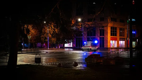 Луцьк після осіннього дощу: фотограф опублікував світлини нічного міста (фото)