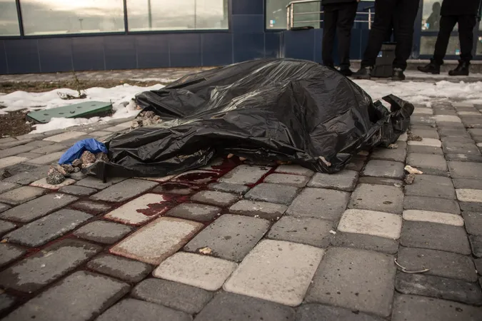 У Луцьку з вікна випали дві дівчини: одна загинула (відео, оновлено)
