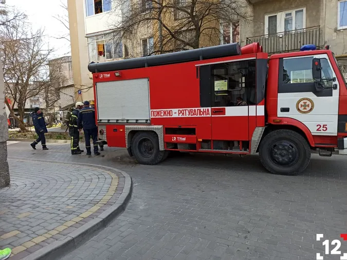 У Луцьку – пожежа в п’ятиповерхівці: мешканців евакуювали (фото, відео, оновлено)