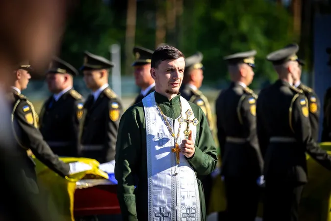 Тарас Шкітер узяв участь у похованні 12 воїнів, чиї імена поки невідомі