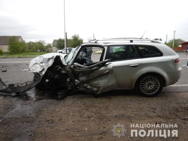 «Форд» виїхав на «зустрічку»: деталі смертельної ДТП на Волині за участю трьох авто (фото)