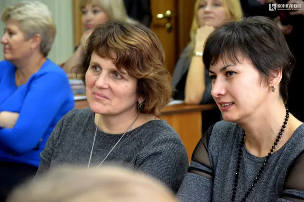 MultiBoard у подарунок: дві луцькі гімназії отримали від депутата інтерактивні панелі (фото)