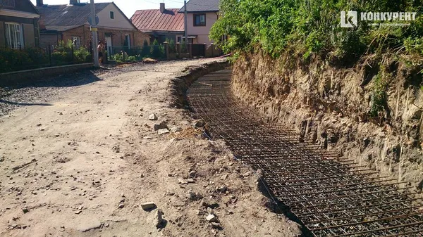 У Луцьку укріплюють схили замку Любарта (фото)