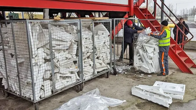 У Луцьку Центр управління відходами здав на переробку майже дві тонни відсортованих відходів