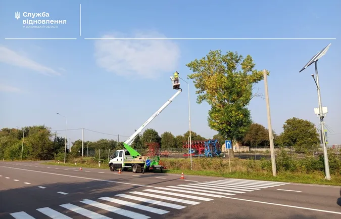 Взялися за вибоїни, мости, розмітку та узбіччя: на Волині ремонтують дороги (фото)