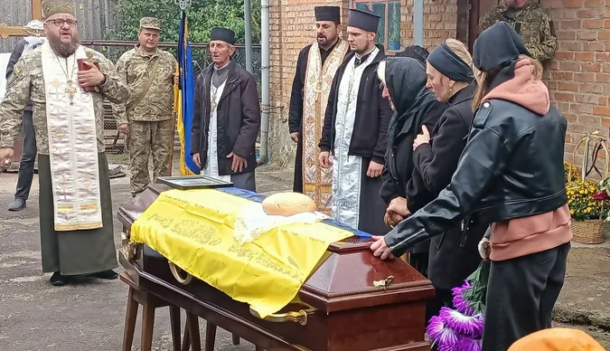 Понад рік вважався зниклим безвісти: у Підгайцях попрощалися з воїном Віталієм Сюрхою (фото)