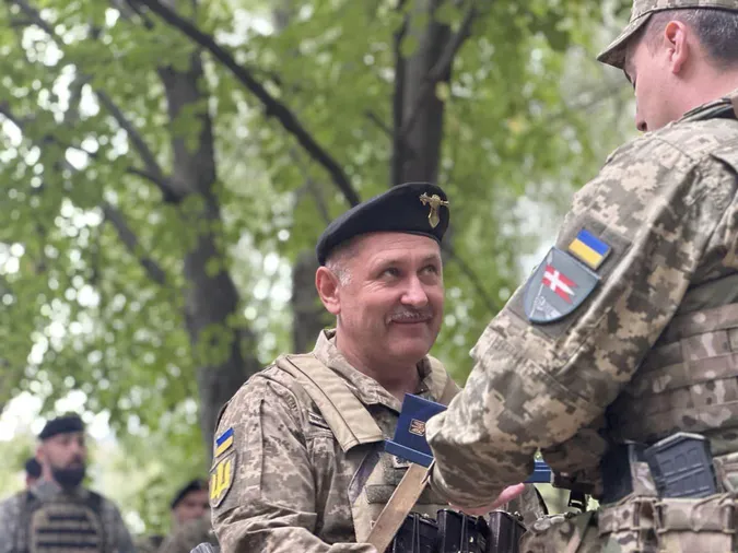 Нагороди, відзнаки та подарунки: воїнів-танкістів з 14-ї ОМБр вітали з професійним святом (фото)