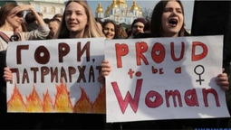 «Я — транс-жінка-феміністка» та «Бог! Батьківщина! Патріархат!»: у Києві контрмарші, є затримані