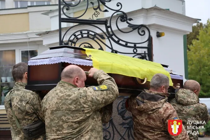 У Луцьку попрощалися із 46-річним захисником Євгеном Писаренком (фото)