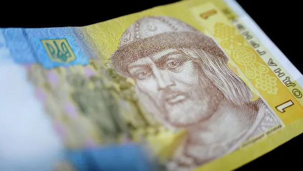 Чи вплинули травневі свята на гривню? 