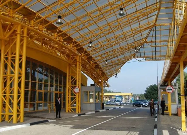 «Підшаманив» документи: на Волинській митниці в чоловіка вилучили авто
