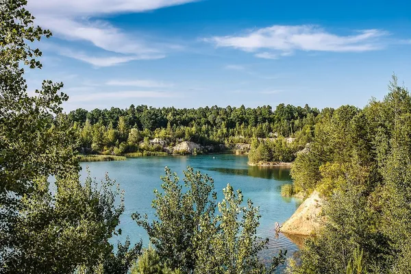 «Острів кохання» посеред смарагдової води: за 80 км від Луцька – унікальна природна локація (фото)