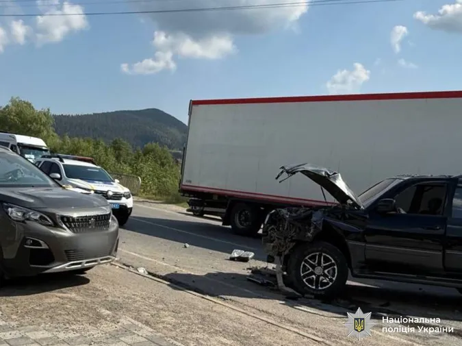 На Прикарпатті після зіткнення двох авто госпіталізували волинян