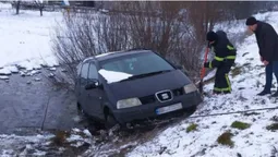 На Волині мінівен з чотирма дітьми й немовлям злетів у кювет (фото)