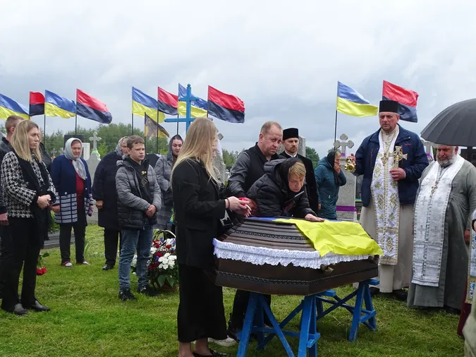 На Волині попрощалися із 23-річним воїном Любомиром Дячуком (фото)