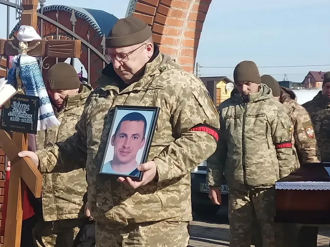 У Луцькому районі попрощалися із воїном Вадимом Новосадом (фото)