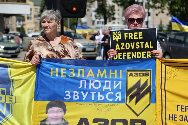 Близько 100 автомобілів та сотня родин: у Луцьку провели акцію на підтримку військовополонених (фото)
