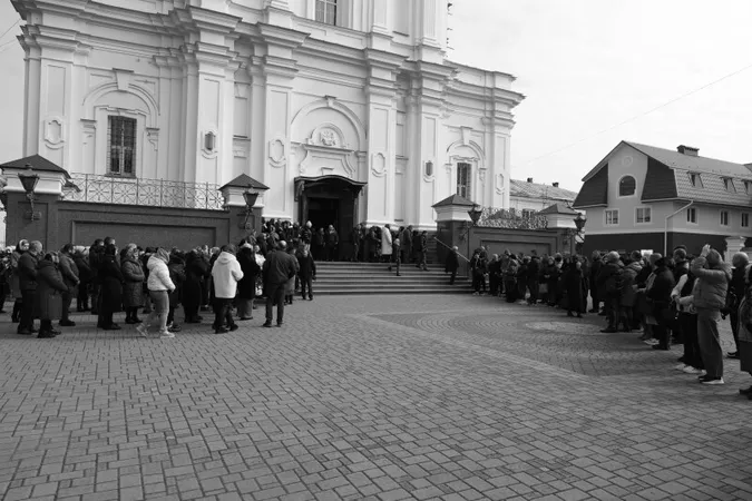 Загинув на Донеччині: у Луцьку попрощалися з розвідником Едуардом Ковальчуком (фото)
