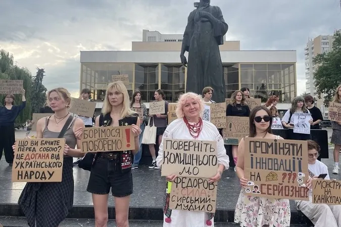 «Геть Сирського»: у Луцьку тривають мітинги на підтримку Федорова (фото)