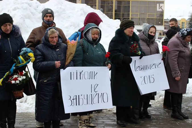 Лучани вшанували загиблих у боях під Дебальцево (фото)