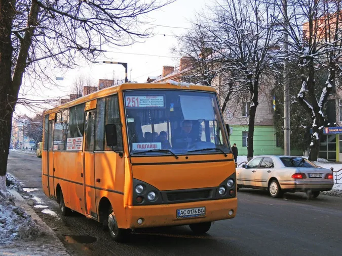 Нічим добратися: Підгайцівська сільрада хоче пустити свою маршрутку