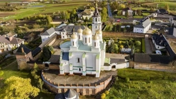 Медведчук і Марченко у монастирі на Волині мали свої хороми (відео)