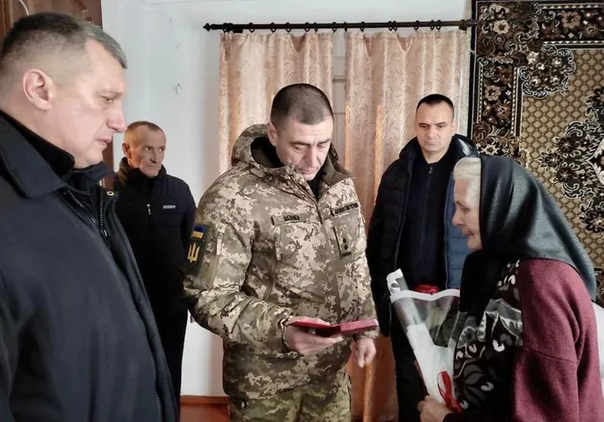 Матері загиблого волинянина вручили орден «Хрест Героя»  (фото)