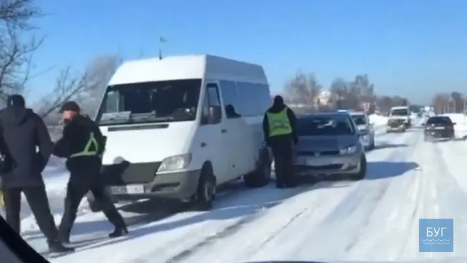 На Волині легковик врізався у маршрутку